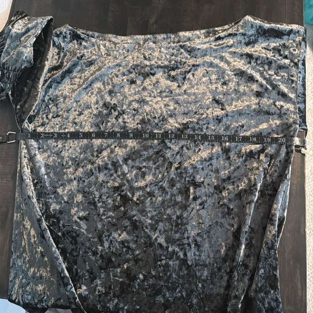 Lumiere Gunmetal Gray Crushed Velvet Wide Neck Tie Sleeves Top Size Medium NWT
